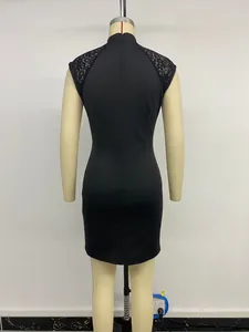 Détail de robe qipao noire avec empiècement en dentelle florale et zip invisible au dos