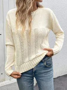 Pull en maille blanc cassé pour femme avec manches longues et détails ajourés ondulés