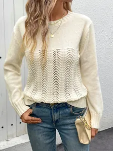 Pull en maille à col rond pour femme avec motif ajouré ondulé en couleur crème douce