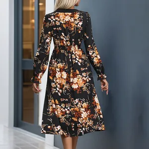 Robe midi vintage à imprimé fleuri avec manches longues et taille élastique vue de dos