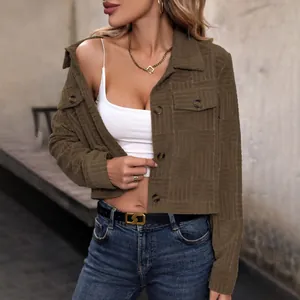 Veste courte vert olive en velours côtelé avec texture à carreaux et col à revers