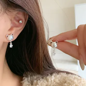 Set di orecchini a perno a forma di orso argento con ciondoli a stella e orecchino osseo