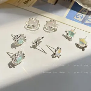 Dreiteiliges Set aus Katzen- und Stern-Opal-Ohrringen mit Silberstiften und Glitzer