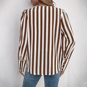 Camicetta donna a righe verticali marroni, maniche lunghe, scollo a V, polsini con bottoni