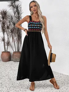 Abito lungo nero senza maniche con ricami etnici e stile casual per le vacanze