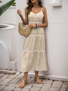 Abito estivo a righe da donna con scollo a V, bottoni e bordo in pizzo a balze