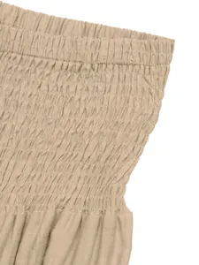 Vista dettagliata della vita elastica arricciata beige con trama in cotone lino