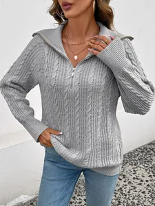 Maglione grigio in maglia a trecce da donna con mezza zip e stile vintage minimalista