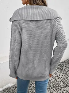Maglione grigio in maglia a trecce con maxi colletto e vestibilità comoda da donna