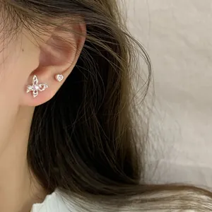Orecchini a perno a farfalla e cuore in argento con scintillanti zirconi rosa da donna