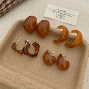 Set of four amber resin stud earrings and C-hoops in vintage irregular geometric shapes