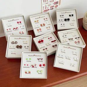 Set regalo di 7 paia di orecchini da donna con graziosi motivi di animali e fiori in resina