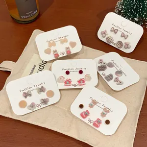Weihnachts-Ohrstecker-Set mit beflockten Schleifen, Herzen und Lebkuchen-Motiven