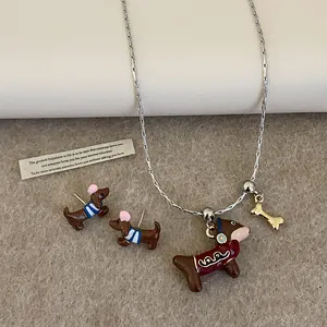 Parure bijoux teckel mignon avec collier chien en émail et boucles d'oreilles assorties