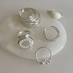 Bague Française de Luxe Enroulement Multicouche Bague en Alliage Plaqué Argent Minimaliste Avec Künstliche Perle Femme Bijoux