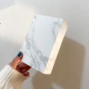 Elegante caja de regalo rectangular con diseño de mármol blanco para pendientes y joyería