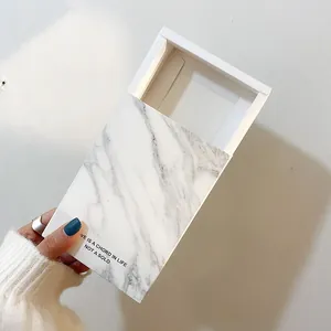 Caja de regalo tipo cajón con patrón de mármol para pendientes y frase motivadora