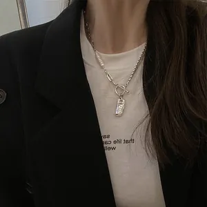 Collana Vintage Francese in Lega Placcata Oro Con Ciondolo in Metallo Irregolare Perla d'Acqua Dolce Barocca Fibbia OT Per Donna