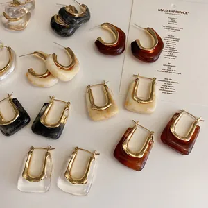 Set of French retro geometric metal and resin hoop earrings in assorted marble colors