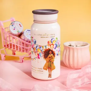 Bouteille isotherme rose portable avec illustration de fille mignonne et motifs floraux