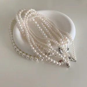 Ensemble élégant de colliers de perles de verre multicouches avec fermoirs argentés