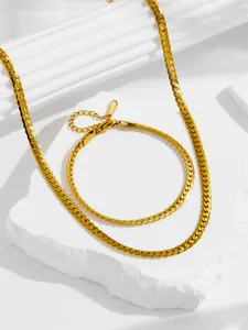 Set collana e bracciale a catena piatta color oro con piastrina incisa S.STEEL su pietra
