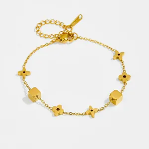 Bracelet en acier inoxydable doré avec trèfle poli et fermoir mousqueton robuste