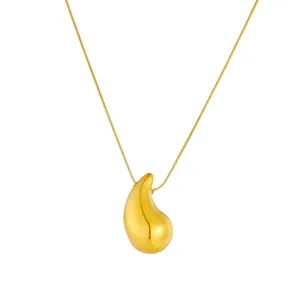 Minimalistische goldene Tropfenkette mit poliertem Finish und eleganter Schlangenkette