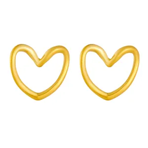 Elegantes pendientes de corazón dorados de acero inoxidable liso con diseño minimalista