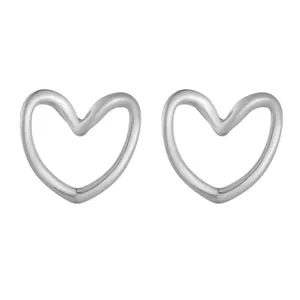 Pendientes de botón minimalistas con forma de corazón en acero inoxidable plateado pulido