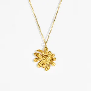Minimalistische goldene Gänseblümchen-Halskette mit Anhänger und feiner Metallstruktur