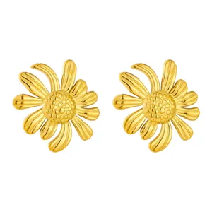 Poliert goldene Blumenohrringe mit strukturierten Blütenblättern im geometrischen Punk-Stil
