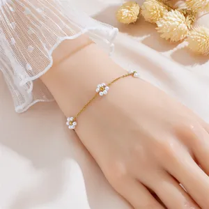 Elegant 18K gold plated stainless steel necklace with pearl daisy flower charms for women