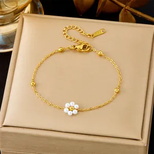 Elegant 18K gold plated stainless steel pearl flower necklace with minimalist heart charm