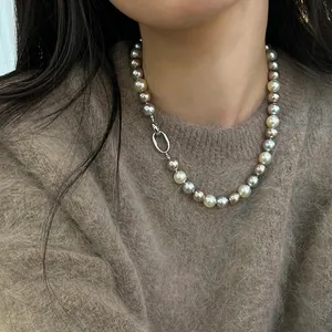 Elegante collana di perle multicolore bianche argento champagne con chiusura metallica