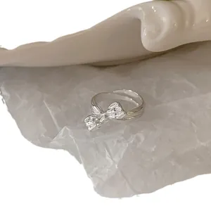 Strukturierter Schleifenring aus S925 Sterlingsilber mit elegantem Falten-Design