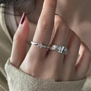 Silbernes Textur Stern Ringe Set für Damen mit unregelmäßigem Hammerschlag Metall Design