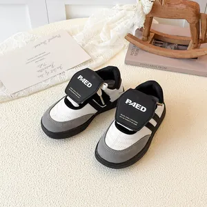 Baskets mode pour filles en cuir noir et blanc avec semelles souples et fermeture velcro