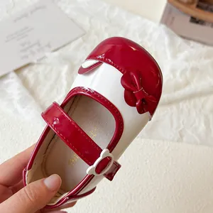 Rote und weiße Mary Jane Schuhe für Mädchen mit Schleifendekor und Bärenverschluss