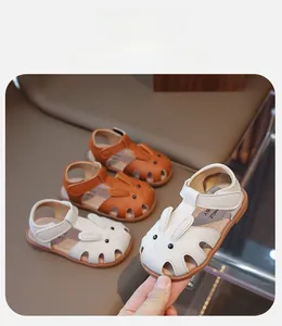 Détails des sandales pour filles avec motif lapin et fermeture velcro pratique et sûre