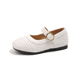 Weiße Mary Jane Mädchenschuhe mit Strasssteinen und goldener Schnalle für den Frühling