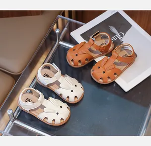 Détails des sandales lapin pour filles avec perforations et fermeture auto-agrippante
