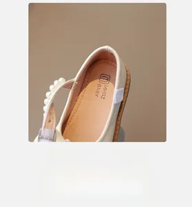 Détail de la doublure respirante et des perles sur les chaussures Mary Jane pour fille