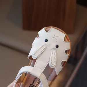 Sandales blanches pour tout-petits avec motif lapin et découpes respirantes