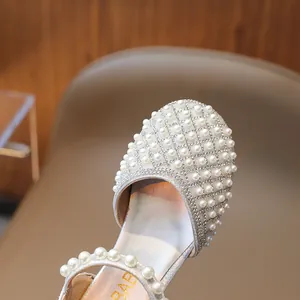 Glitzernde silberne Prinzessinnen Sandalen für Mädchen mit Perlen und Strasssteinen