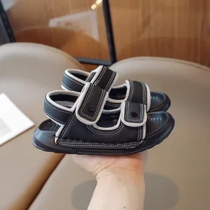 Sandales sportives noires pour enfants avec bandes velcro et semelles souples