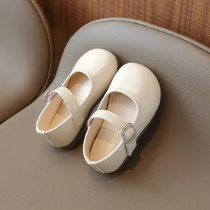 Elegantes zapatos Mary Jane blanco crema para niñas con hebilla de strass brillante