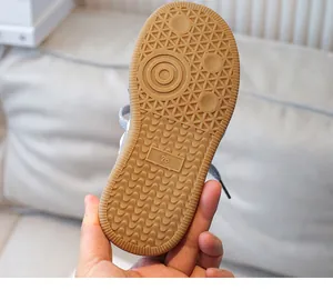 Detailed view of durable non-slip rubber sole for kids sneakers with size 28 marking