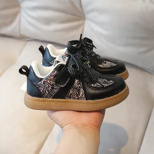 Children's black casual sports shoes with floral texture and durable rubber soles