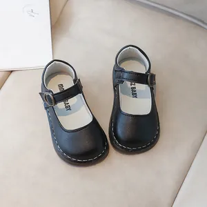 Chaussures Mary Jane noires pour filles avec bout rond et coutures blanches contrastées